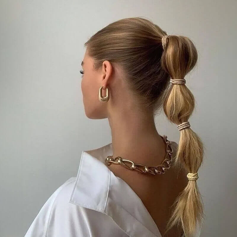 Christmas hairstyle: bubble braid