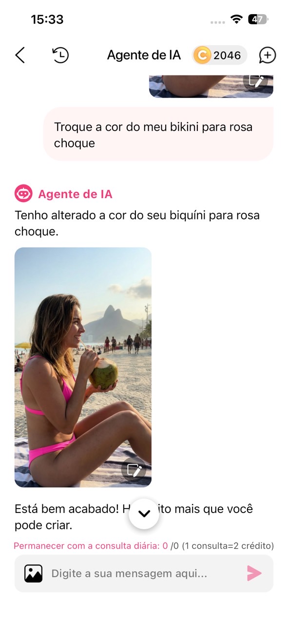 Resultado da edição com Agente de IA do YouCam Makeup: foto de mulher na praia segurando um coco com a cor do biquíni alterada para rosa choque.