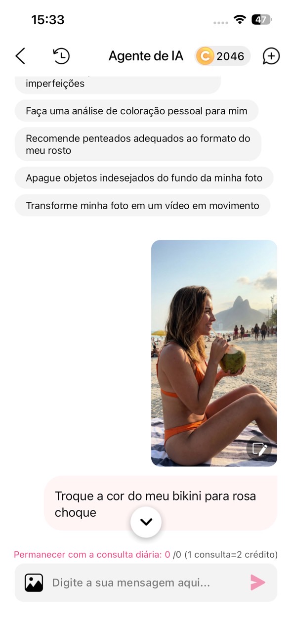 Interface do chat do Agente de IA no YouCam Makeup mostrando comandos de edição, como trocar a cor do biquíni e análise de coloração pessoal.