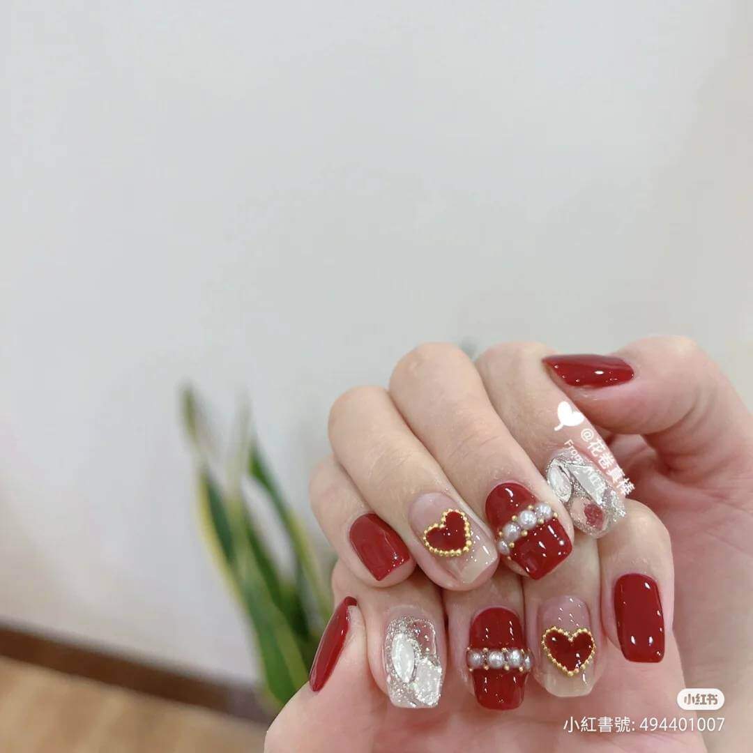 過年美甲:珠光寶氣款 過年美甲:珠光寶氣款