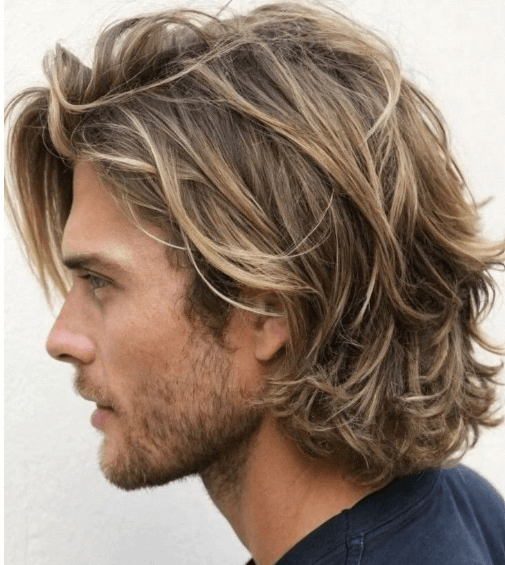 Tendance coiffure homme 2026 : cheveux mi longs