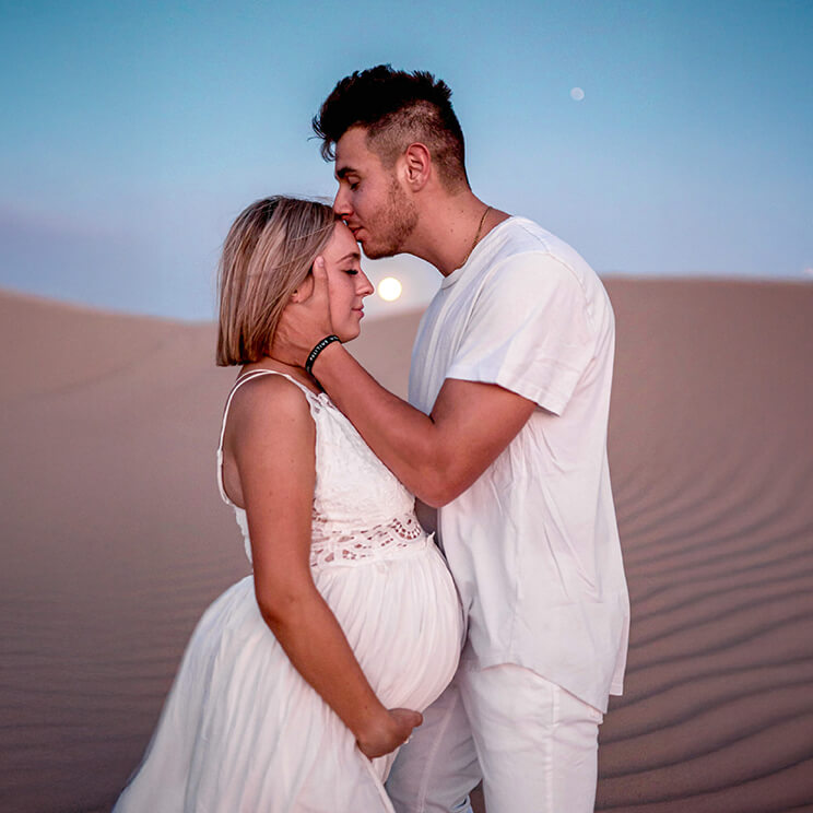 Edit your couple pregnancy photoshoot shots to perfection with AI Agent.