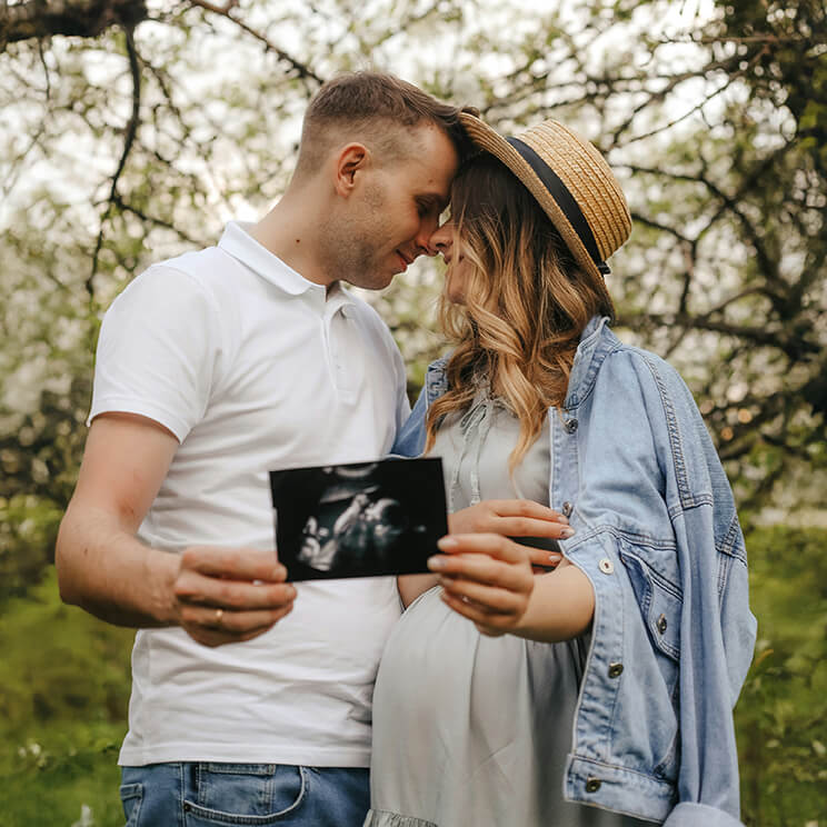 Fix any imperfections in your couple pregnancy photos with YouCam Perfect app.