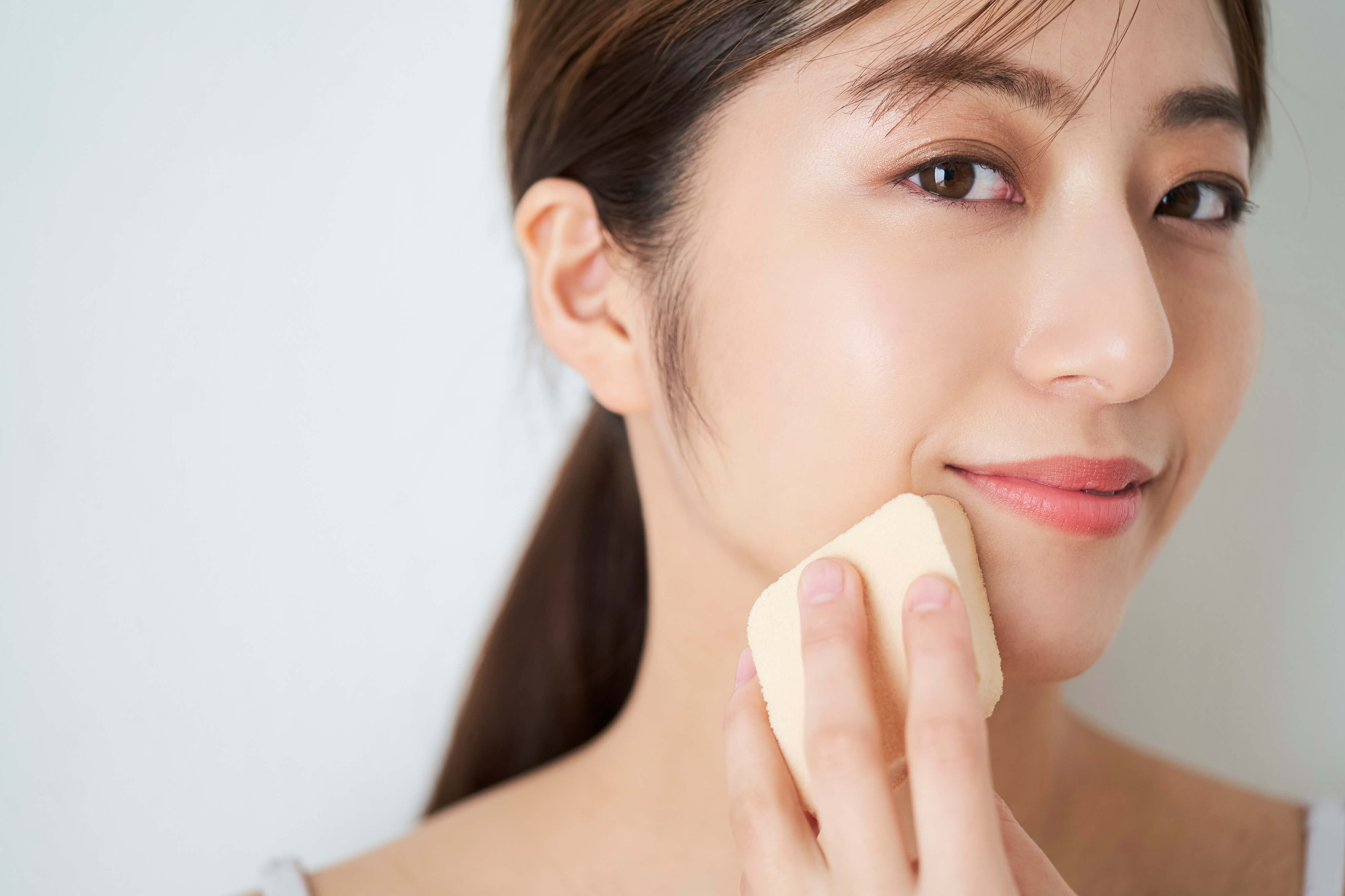  肌を美しく見せるベースメイク