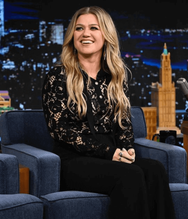 Kelly Clarkson with Face Framing Layers