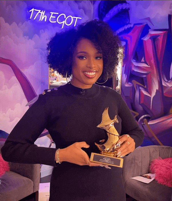 Jennifer Hudson with Side Part Curly Bob