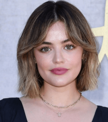 Coupe courte femme : frange rideau