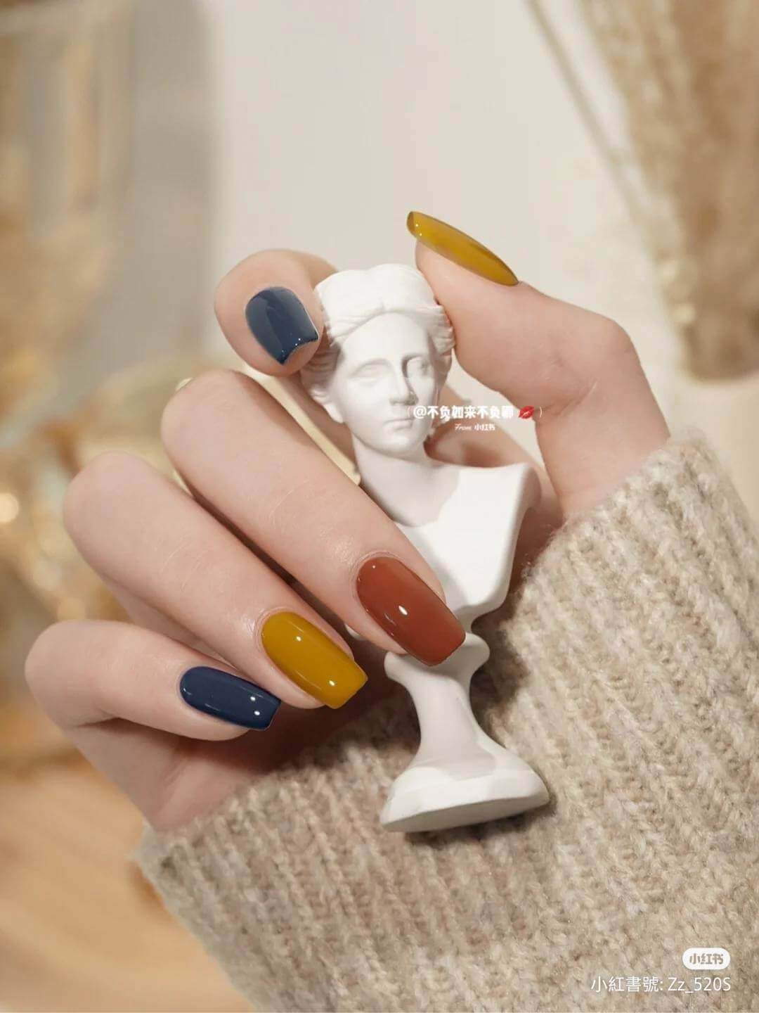 紅色系跳色美甲範本十四：莫蘭迪跳色