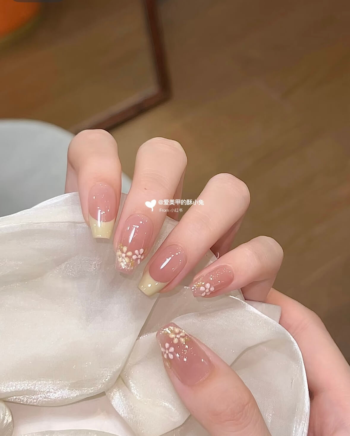 豆沙色美甲範本十：溫柔法式