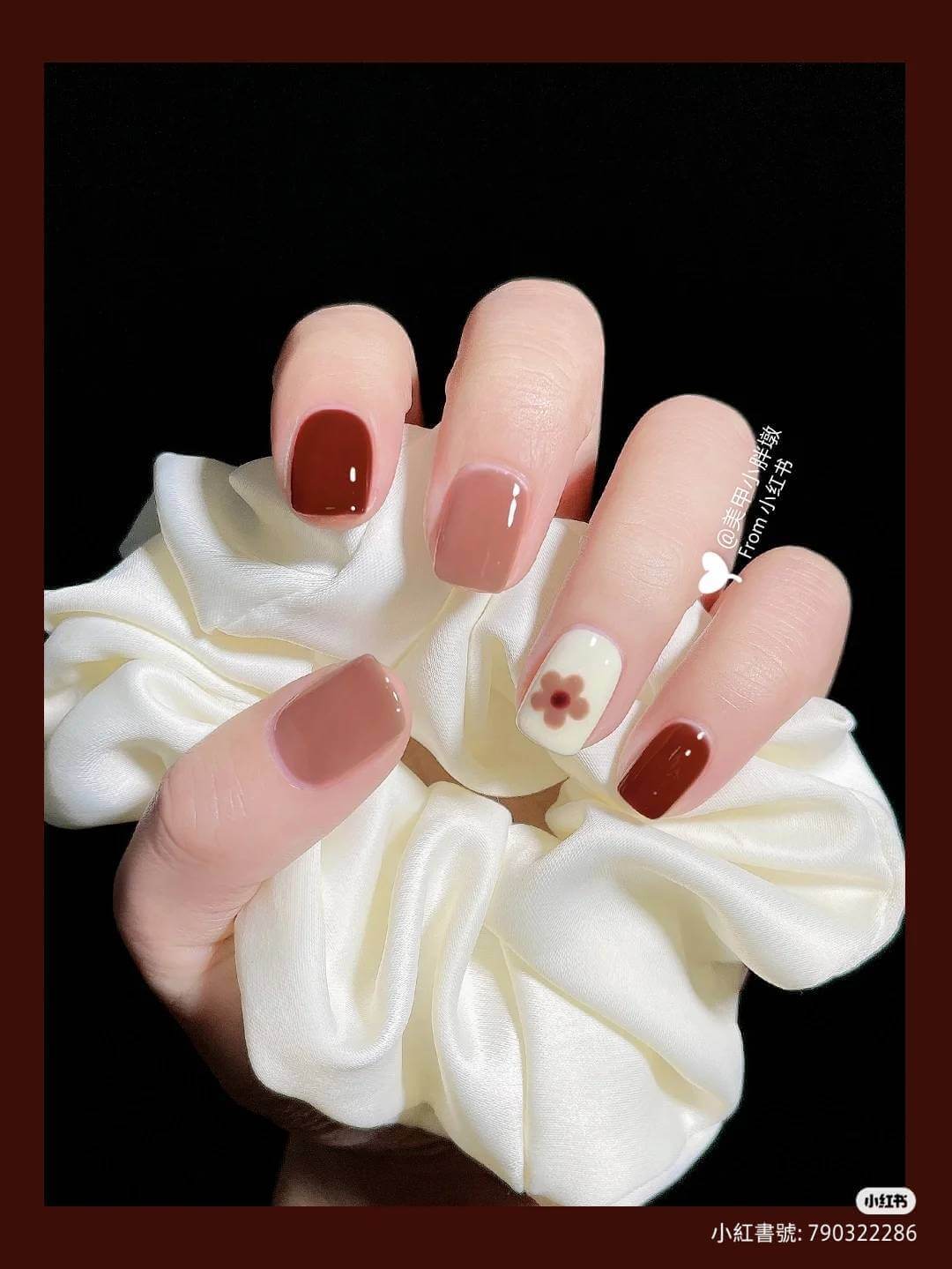 豆沙色美甲範本七：童趣小花