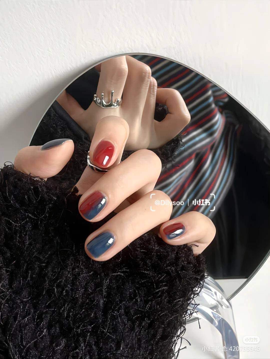 紅色系跳色美甲範本十三：復古紅配藍