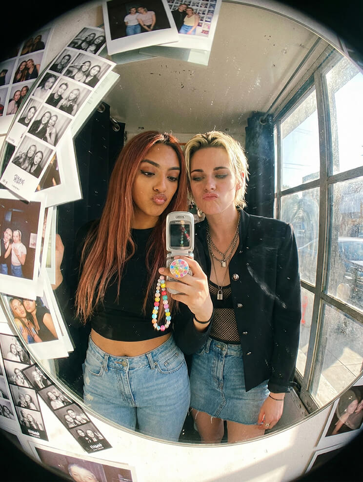 Create realistic AI photo with celebrity using YouCam Perfect app.