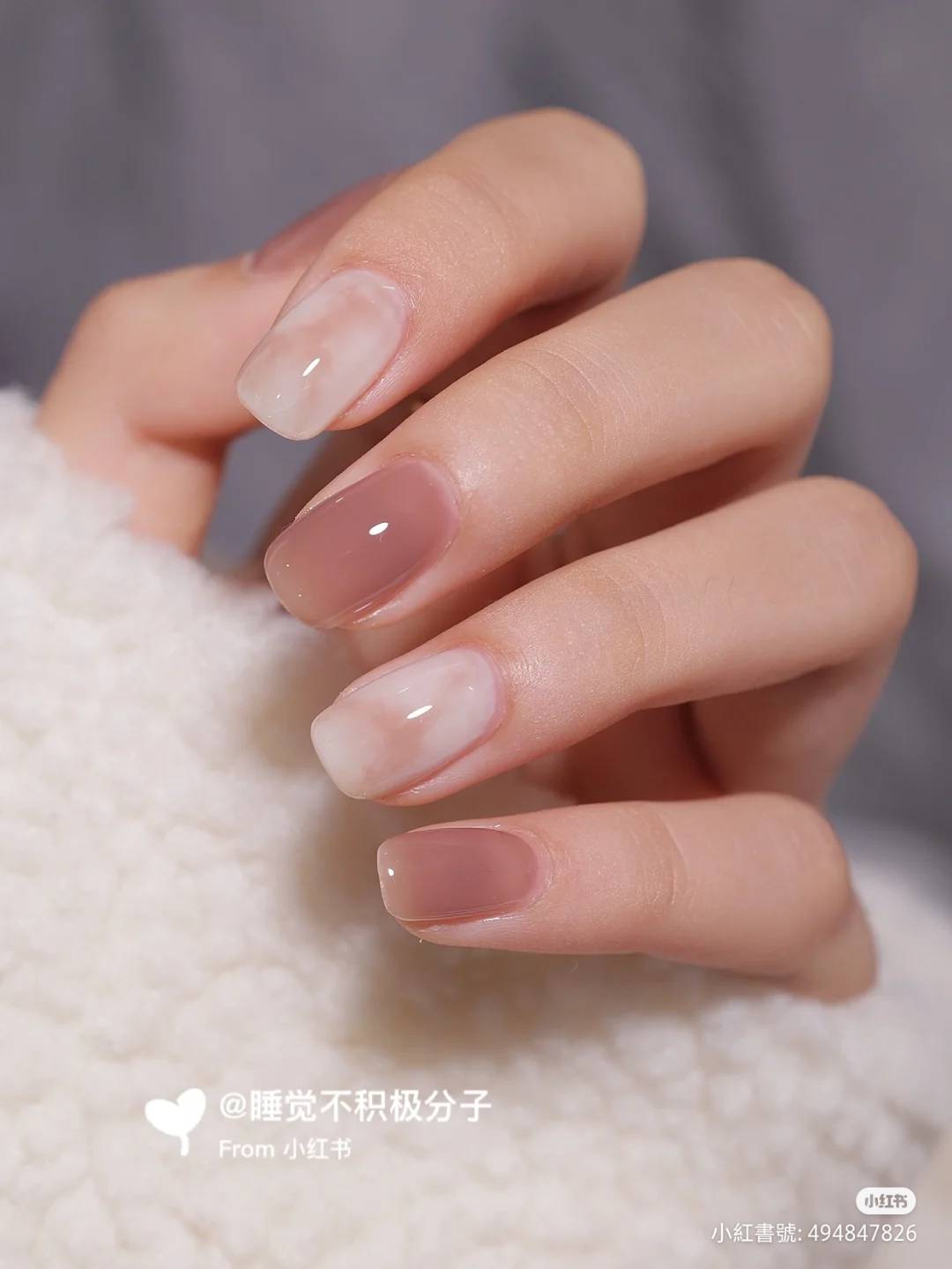 大理石暈染奶茶裸色美甲