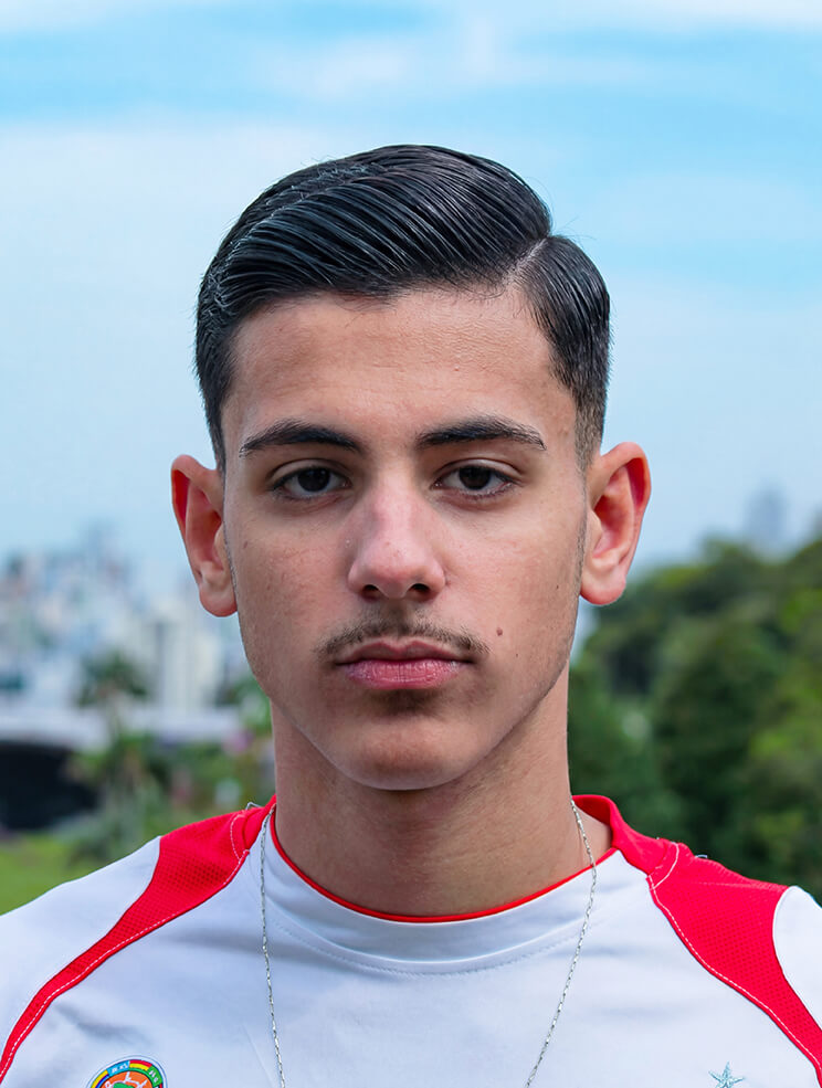 Try on this classy hairstyle in real time with AI try-on.