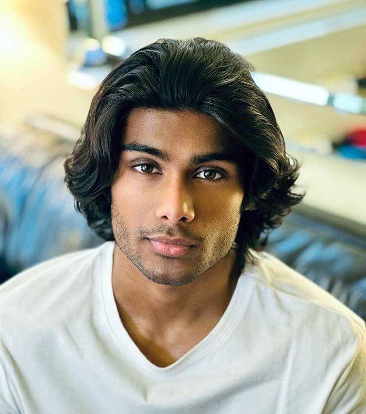 Try on this timeless hairstyle for men using AI Agent tool in YouCam Perfect.