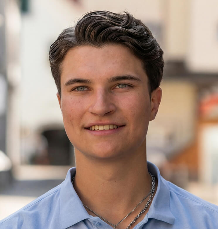 Try on this hairstyle virtually before visiting your barber.