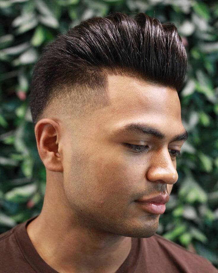 Try on the pompadour hairstyle using AI Agent in YouCam Perfect app.