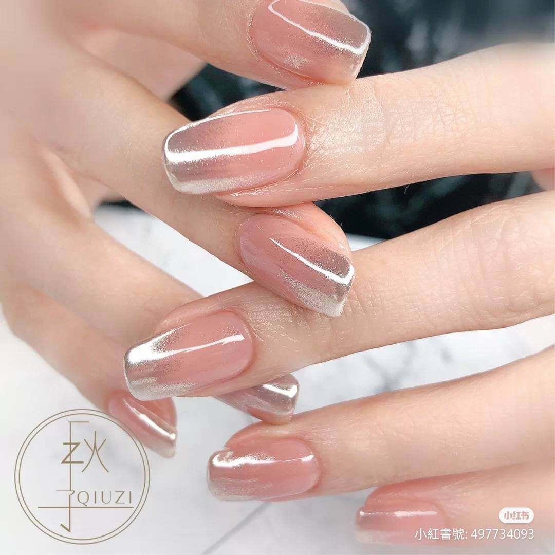 粉紅鏡面裸色美甲