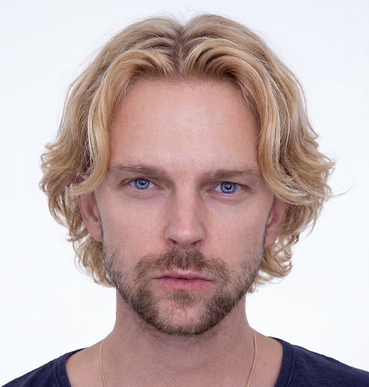 Try on this male wavy hairstyle on your photo in real time with AI.