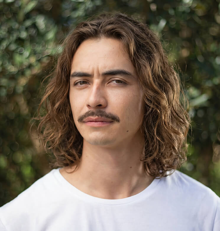 See yourself with surfy waves hairstyle using AI try on tool.