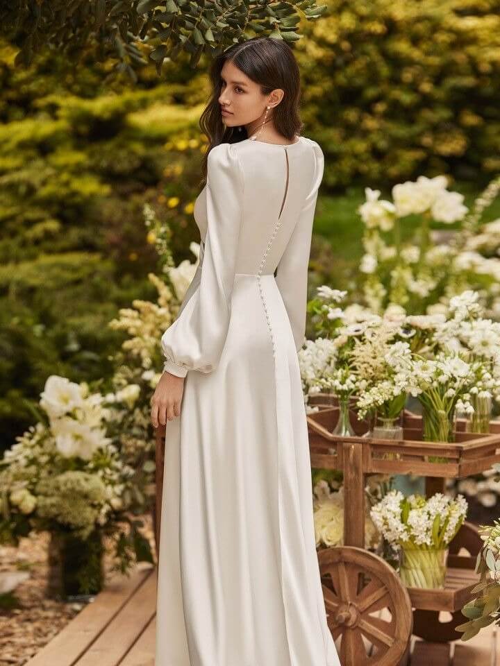 Flowing Silhouettes Long Sleeve Wedding Dress
