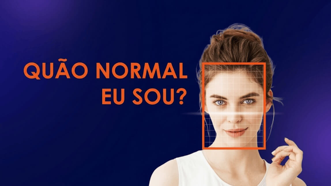 Mulher sorrindo com um scanner facial laranja analisando a simetria do rosto e a frase "Quão normal eu sou?".
