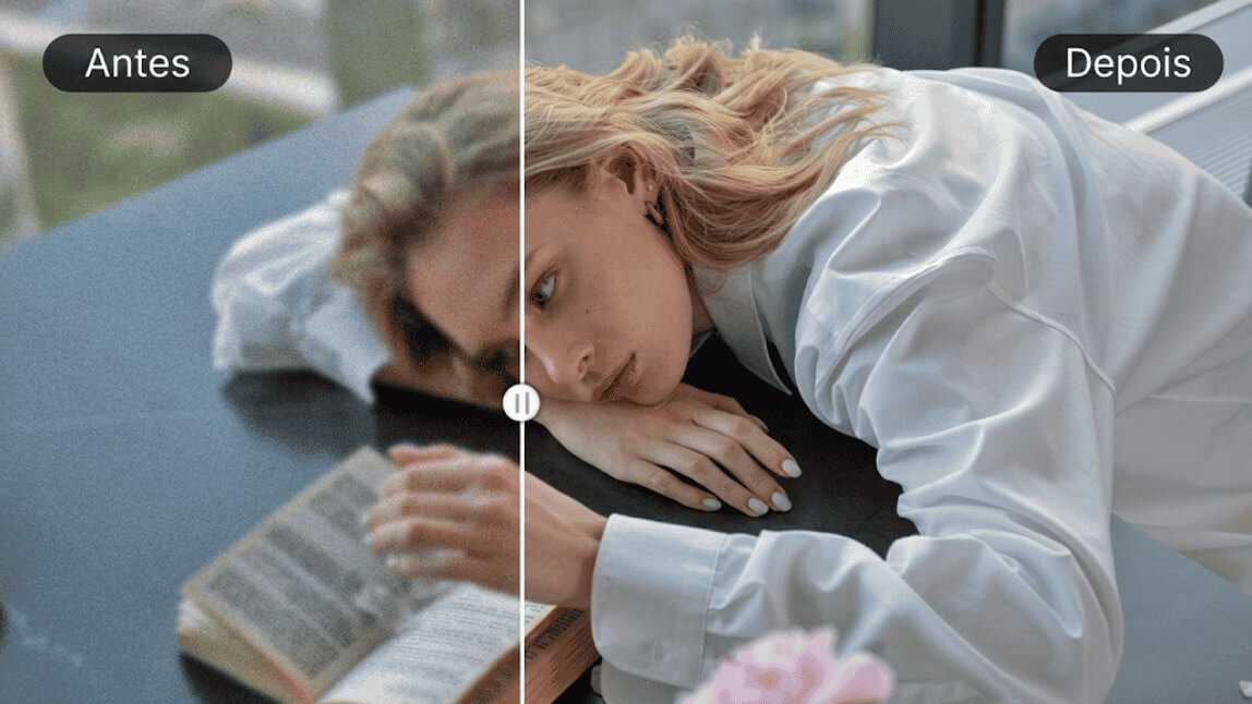 Comparação de antes e depois de uma mulher apoiada sobre um livro, mostrando como tirar desfoque de foto borrada usando a melhor ferramenta para melhorar imagem com IA em 2026.