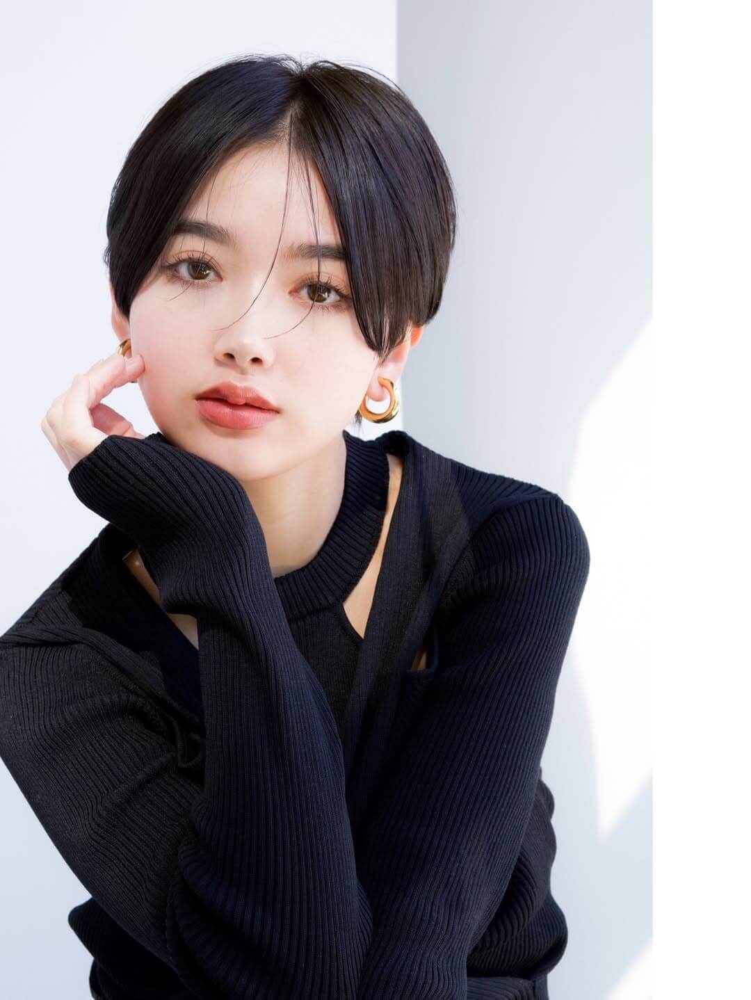 ハンサムショートが似合う垢抜けている女性