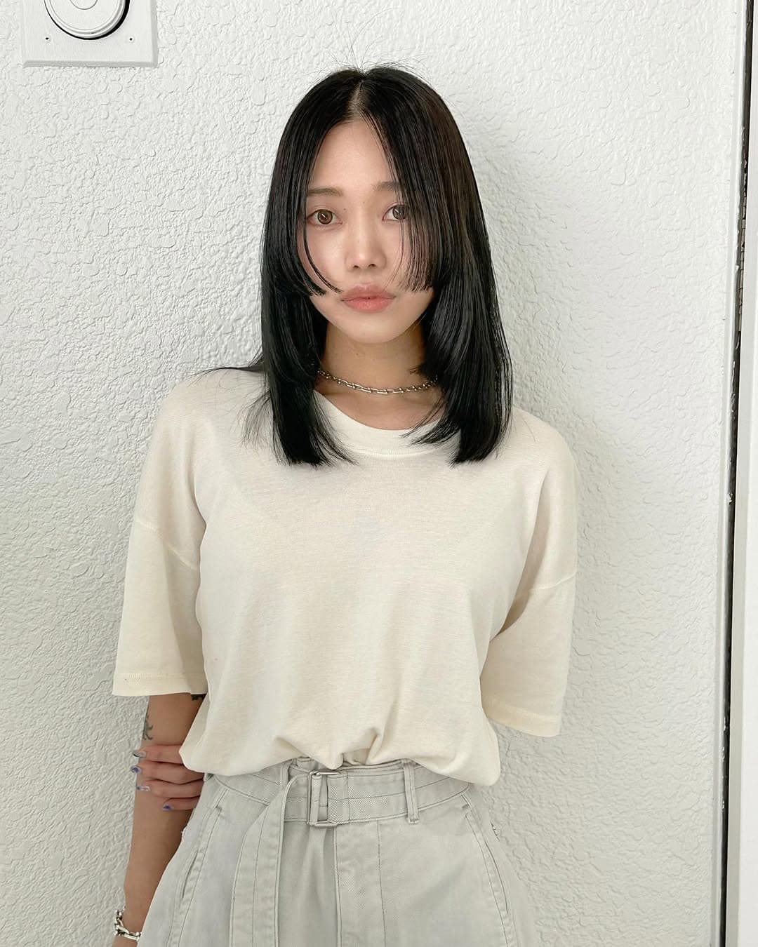 黒髪でも垢抜けるツヤ重視のストレートヘア