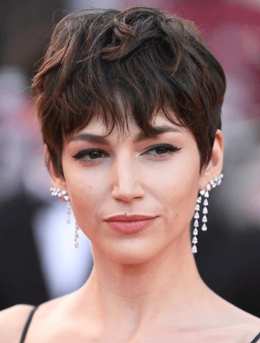 Coupe pour donner du volume aux cheveux fins : pixie texturée