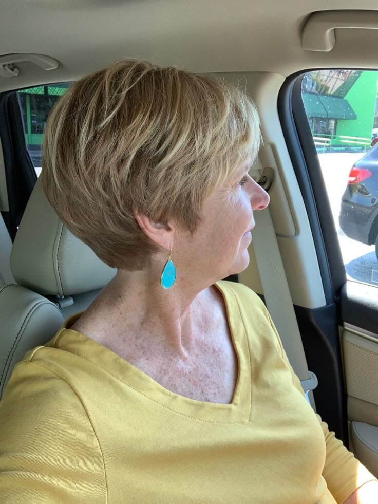 Wedge cut para senhoras com fios grisalhos