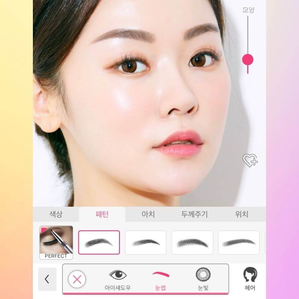 둥근 얼굴에 어플로 높은 아치형 눈썹을 적용한 모습