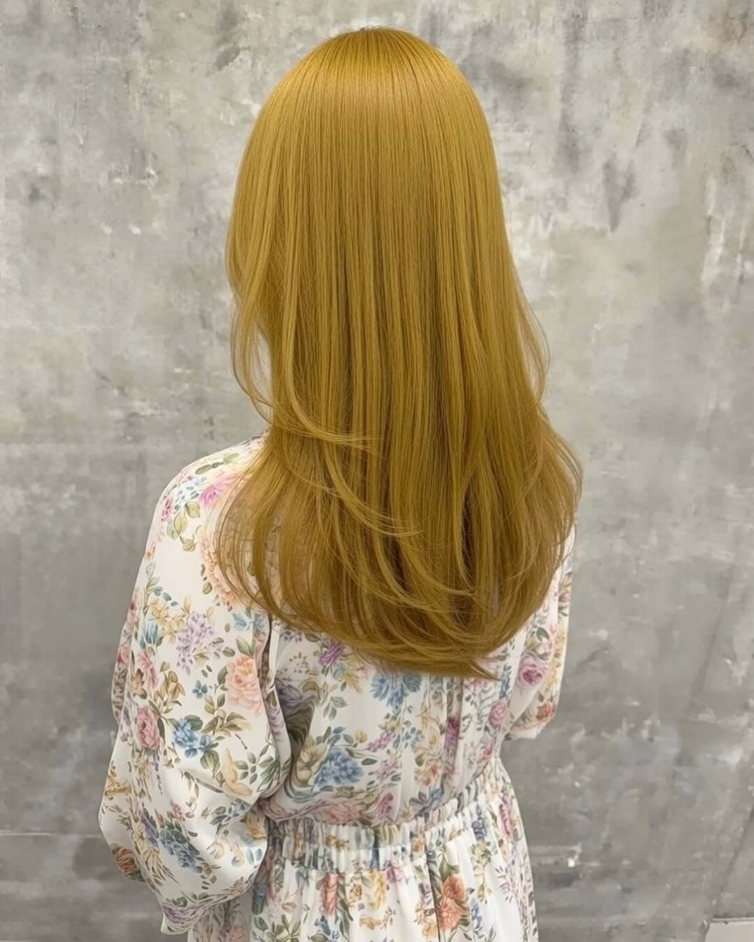 イエローベージュ