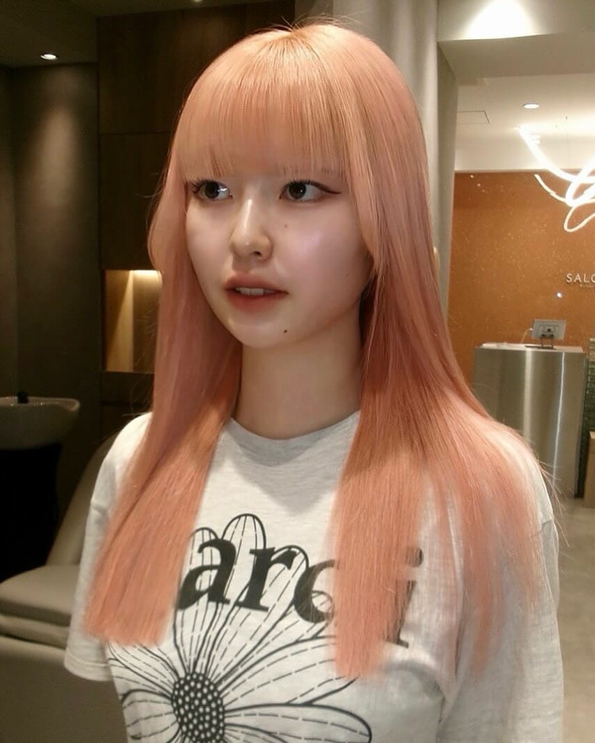 サーモンピンク