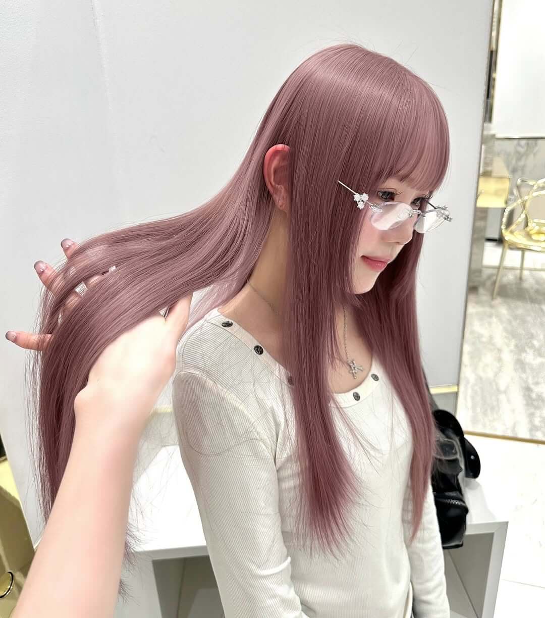 ピンクベージュ