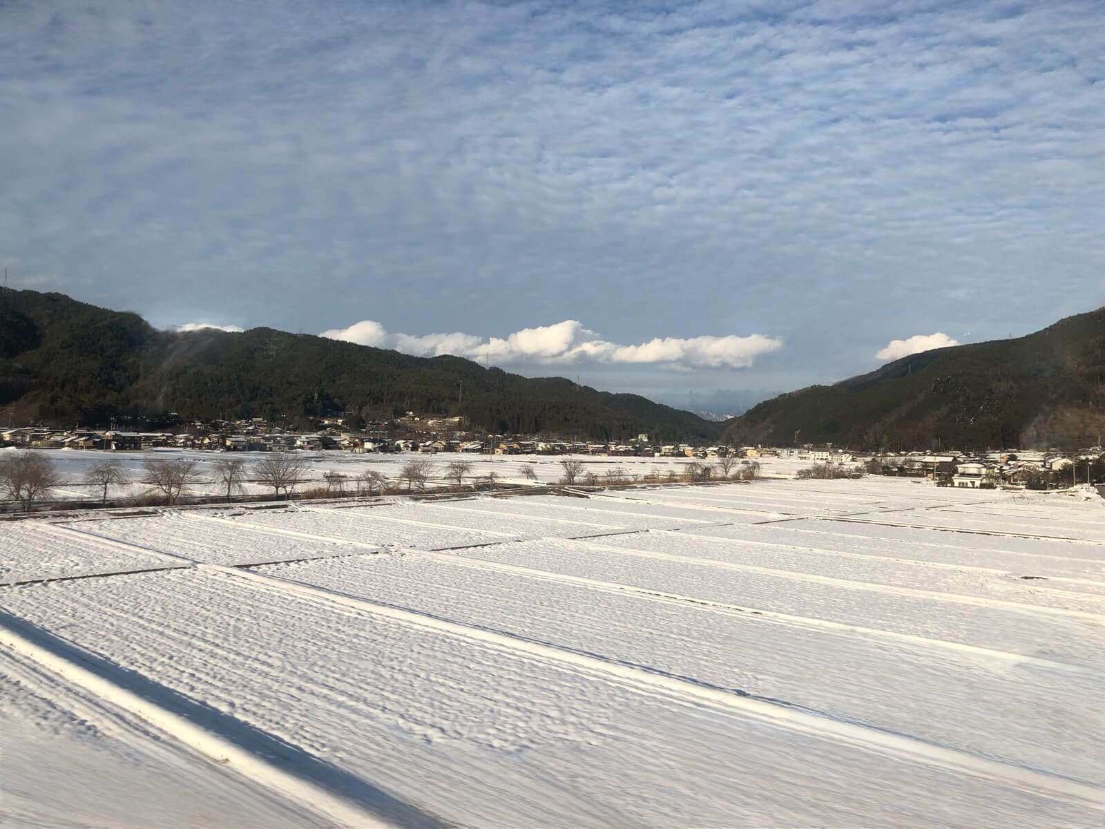 影を消した雪景色の写真