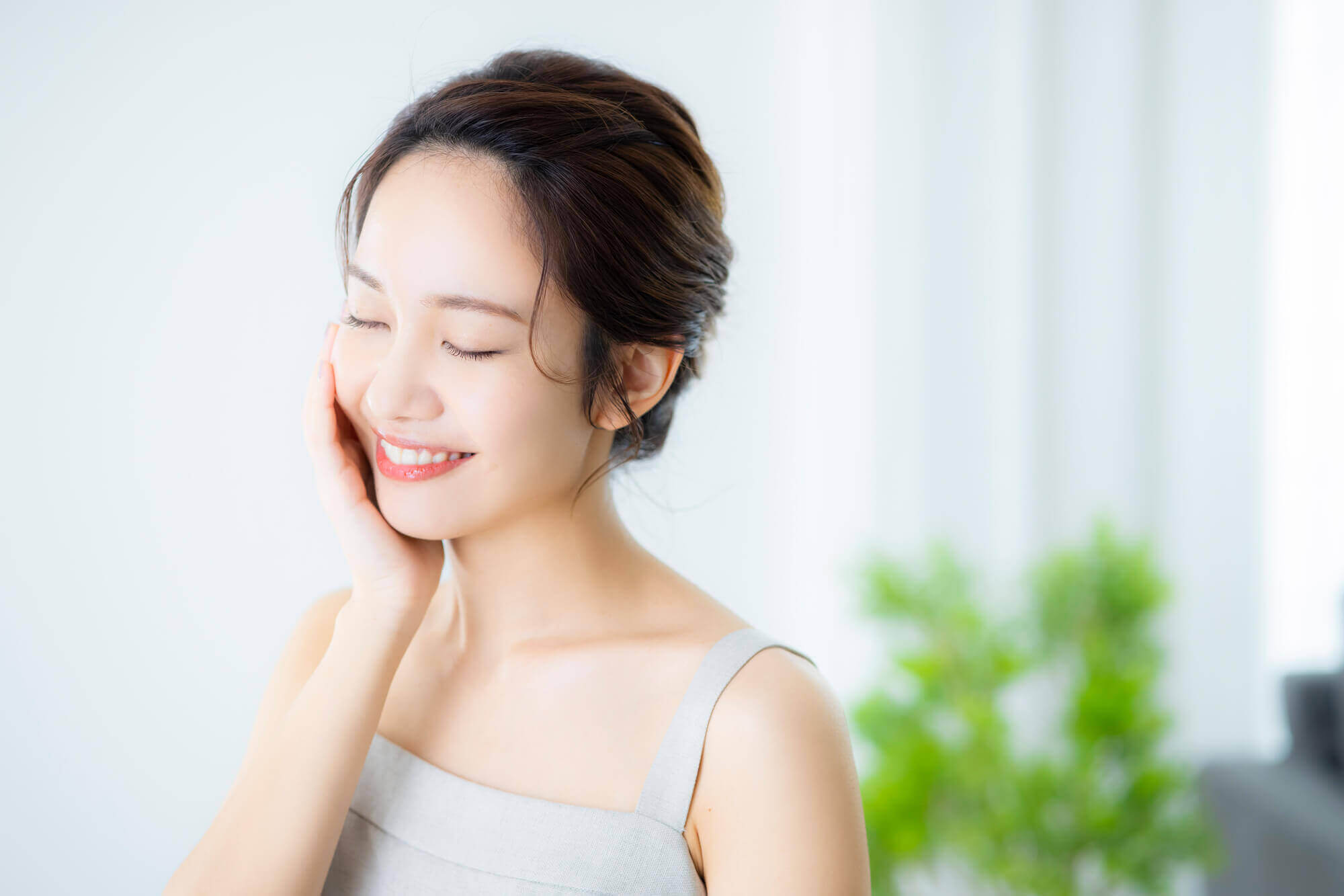 肌を綺麗にする女性 肌を綺麗にする女性
