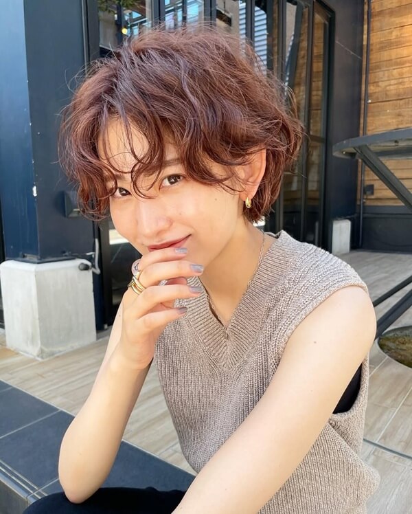 丸顔に似合う上級者風ショートパーマ 丸顔に似合う上級者風ショートパーマ