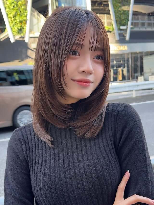 丸顔に似合う顔まわりレイヤー×ミディアム 丸顔に似合う顔まわりレイヤー×ミディアム