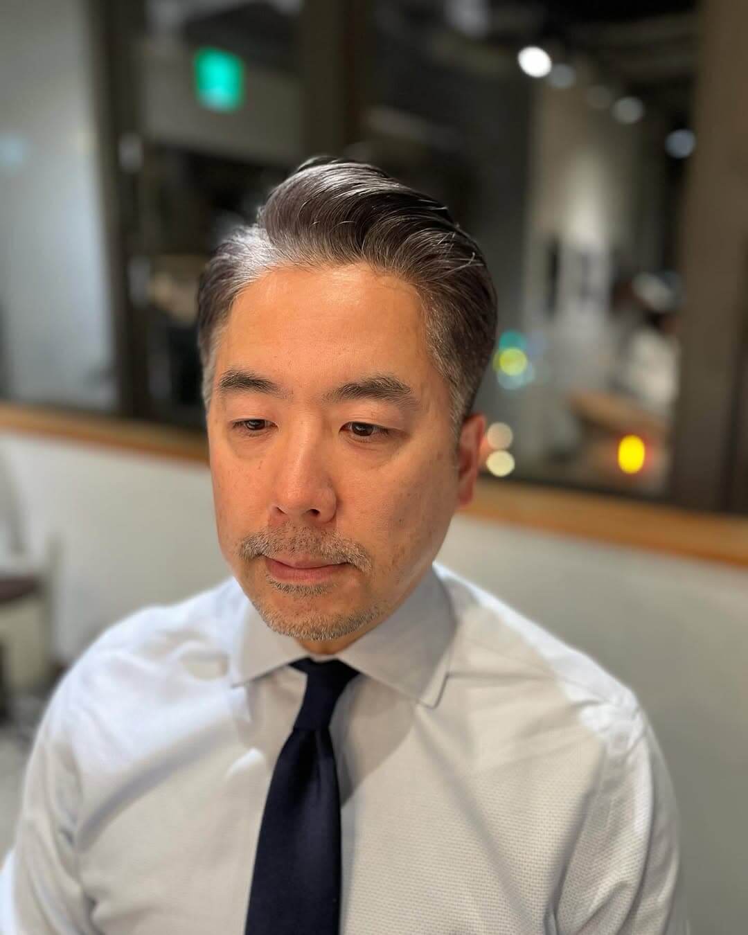 50代ビジネスマンにおすすめのかきあげメンズショート髪型 50代ビジネスマンにおすすめのかきあげサイドパート髪型