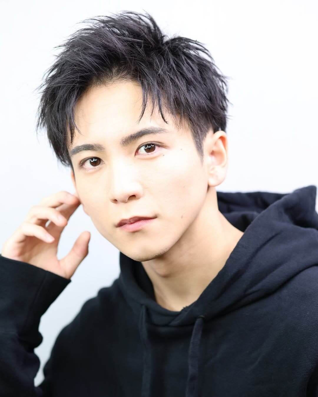 20代ビジネスマンにおすすめのアップバングショート髪型 20代ビジネスマンにおすすめのアップバングショート髪型