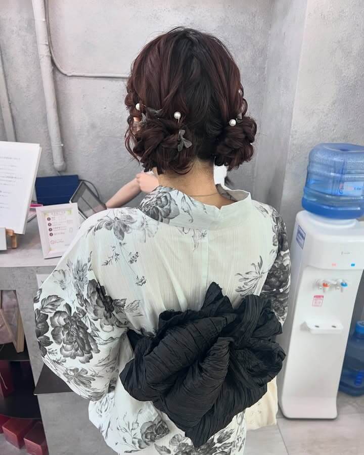 浴衣に似合うミディアムの可愛い髪型ツインお団子 浴衣に似合うミディアムの可愛い髪型ツインお団子