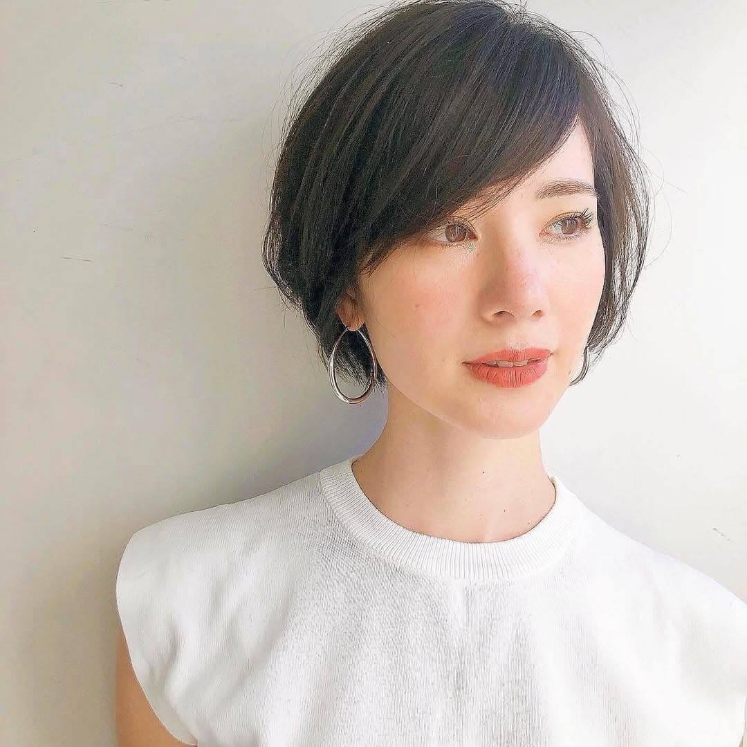 50代に似合う前髪なしレイヤーショート 50代に似合う前髪なしレイヤーショート