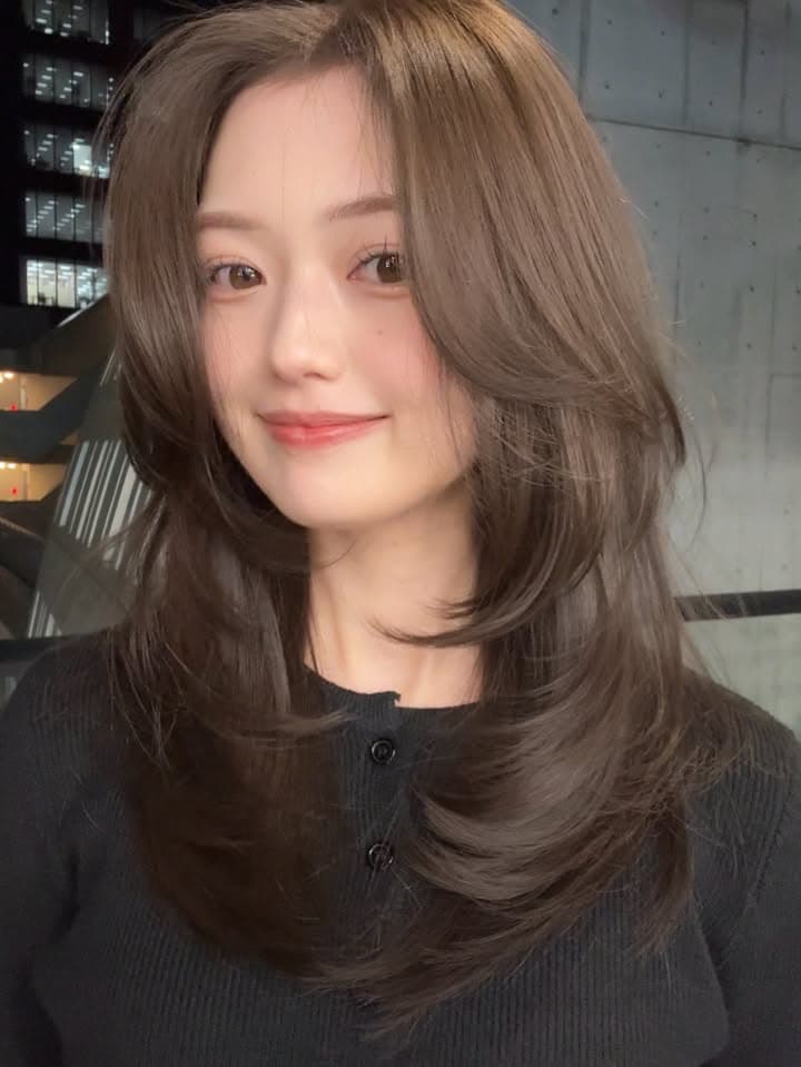 30代ママさん向きバタフライカット風セミロングヘアスタイル 30代ママさん向きバタフライカット風セミロングヘアスタイル