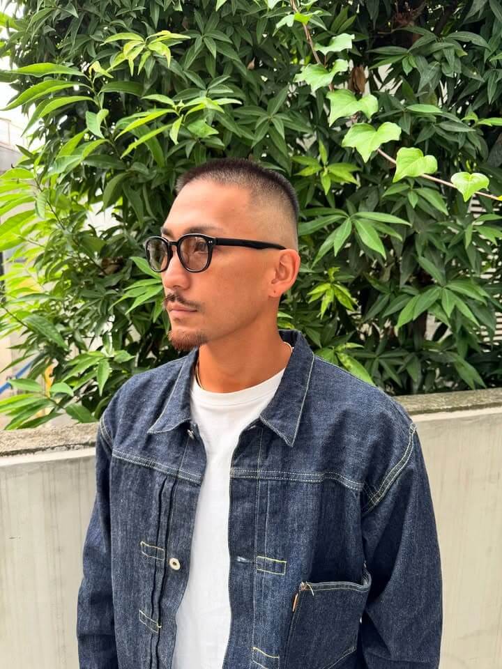 いかつい短髪フェード坊主