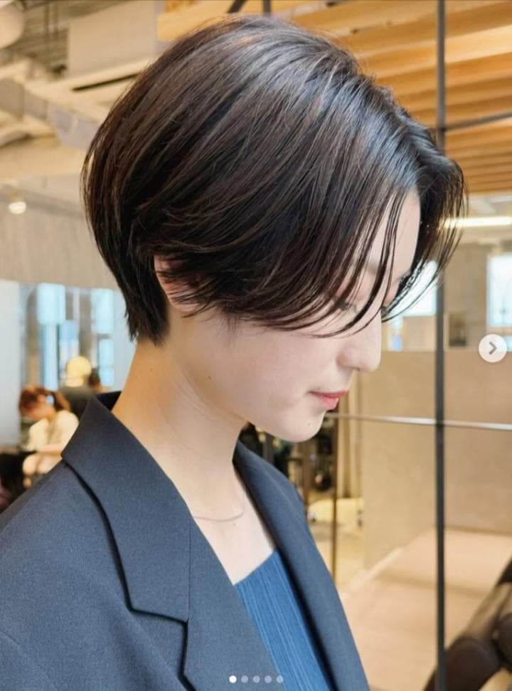 顔がでかい女性に似合う前髪長めハンサムショート 顔がでかい女性に似合う前髪長めハンサムショート