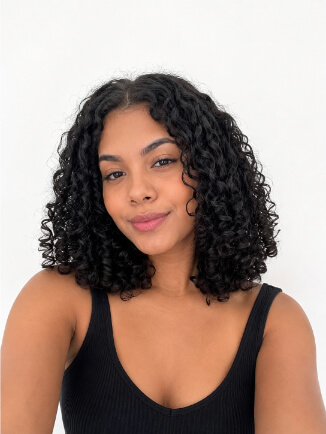 blunt cut para cabelo cacheado feminino com base reta