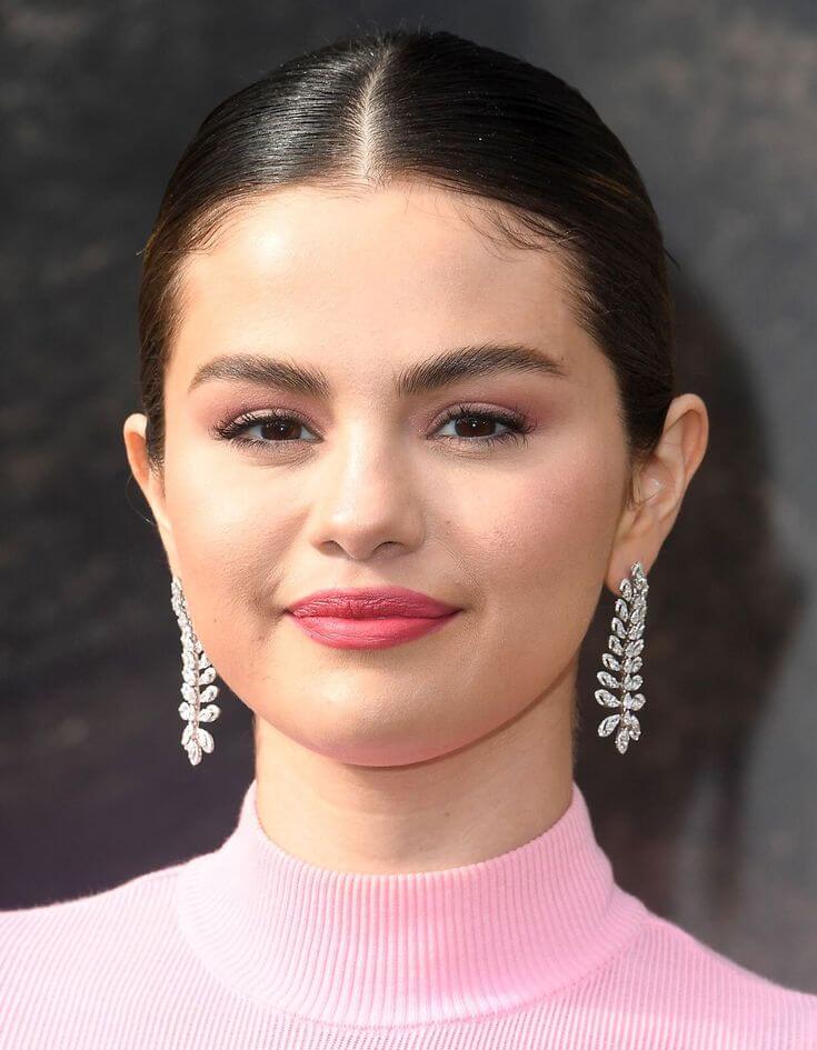 Round face shape styling: layered hairstyles, angular glasses, and contouring