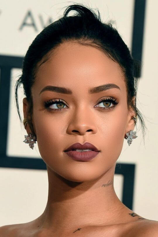 Oval face shape styling: balanced hairstyles, glasses, and makeup