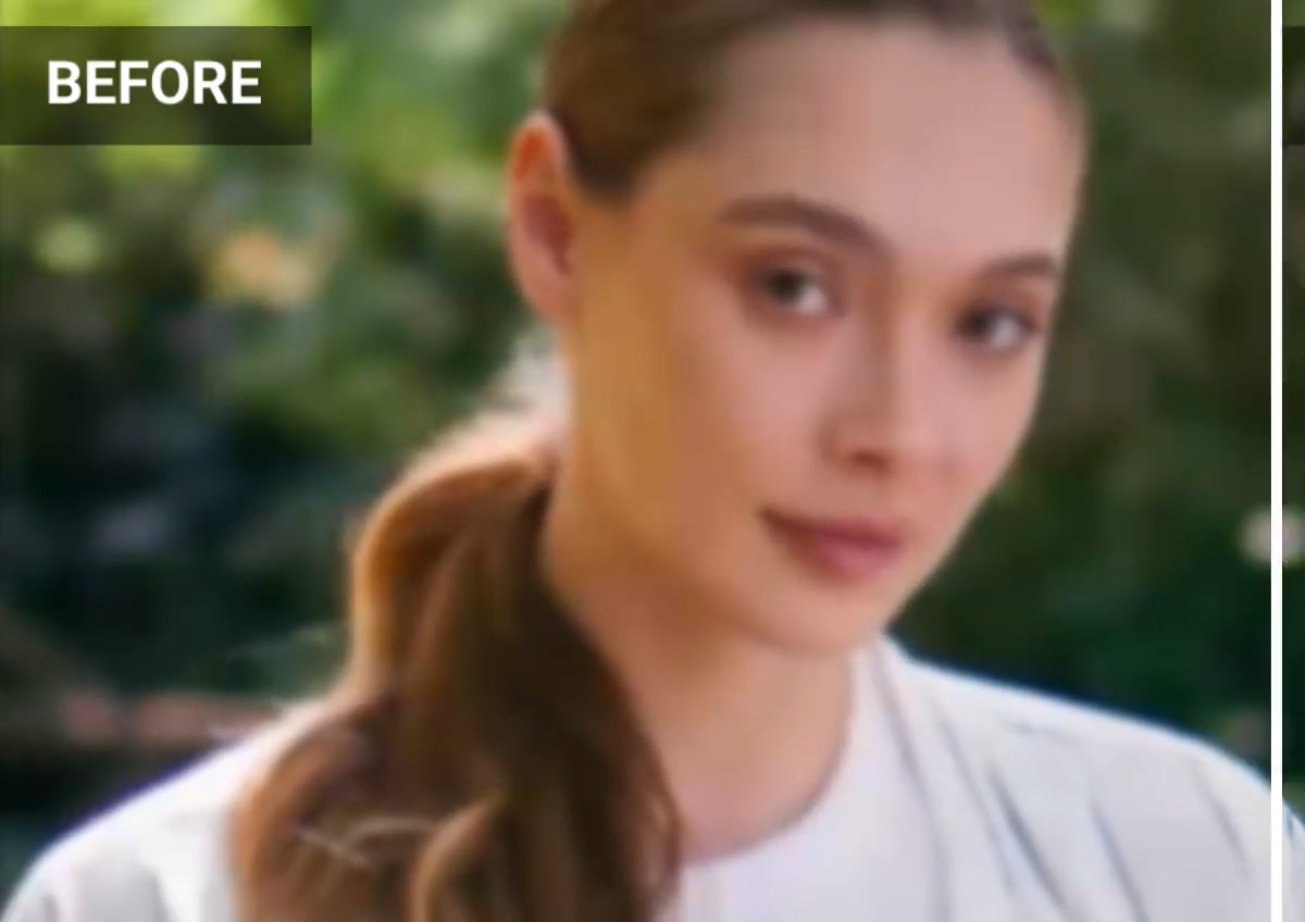 Vorher-Nachher-Vergleich eines Videos, das mit KI-basiertem Upscaling verbessert wurde. Links unscharfes Bild, rechts klare und hochauflösende Darstellung einer jungen Frau.